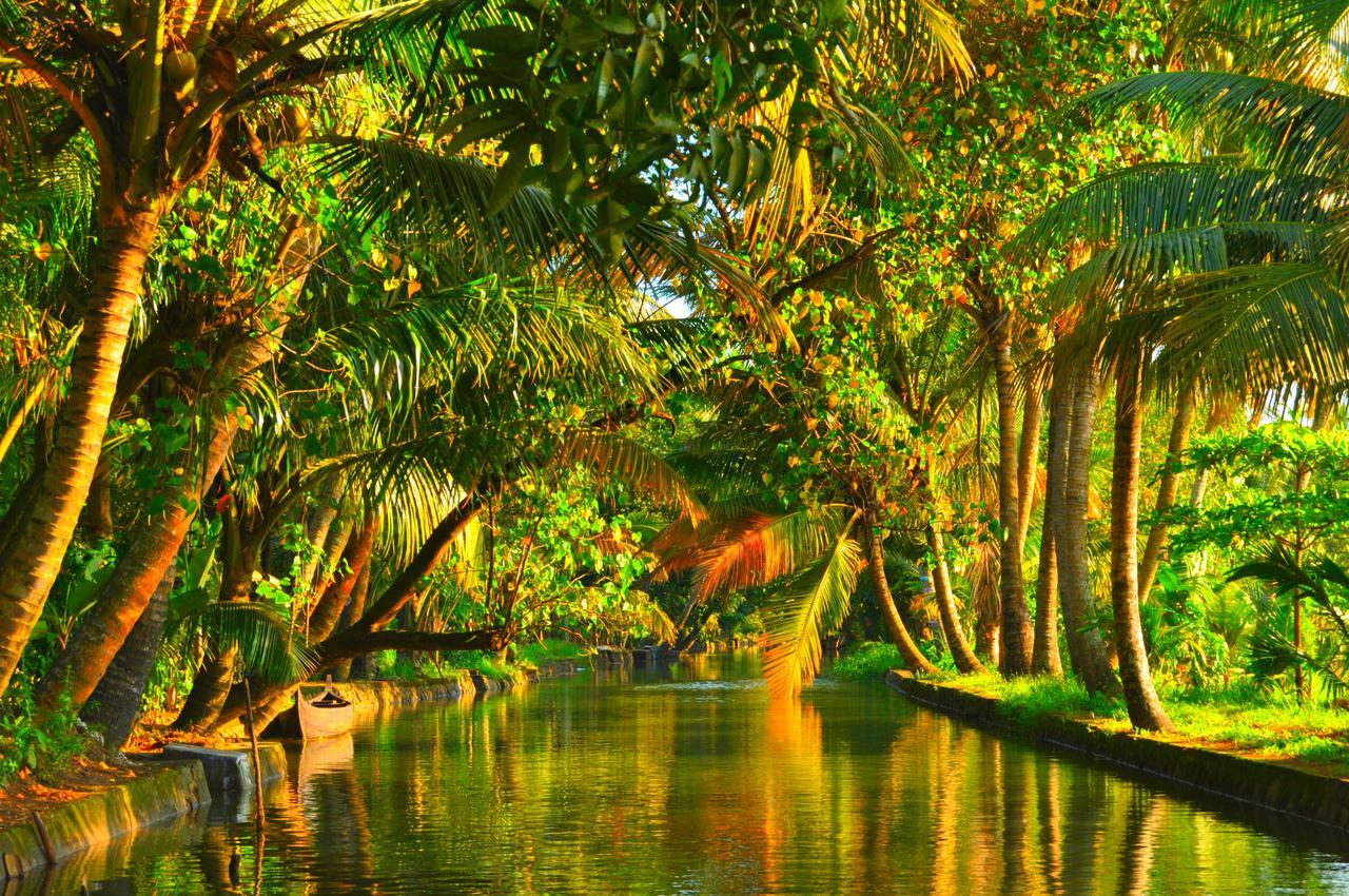 Отель Chaandhni Lake View Alappuzha Экстерьер фото