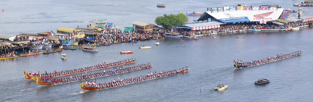 Отель Chaandhni Lake View Alappuzha Экстерьер фото